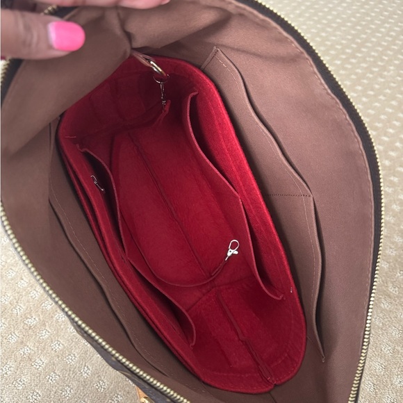 Louis Vuitton Totally MM - Picture 9 of 13